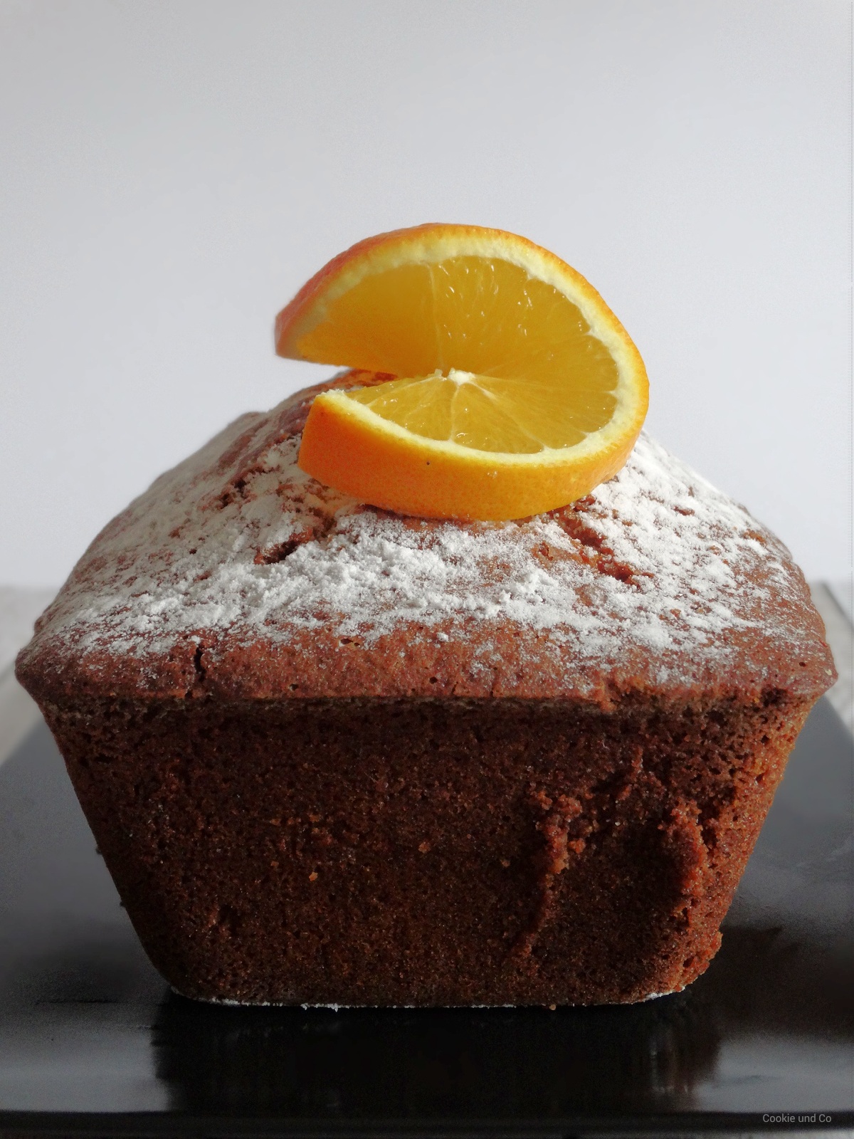 Saftiger Orangen-Marzipan-Kuchen • Cookie und Co