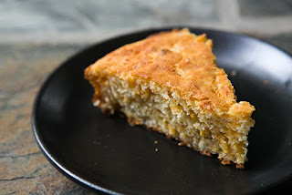 Baked cornmeal with cheese or bacon 