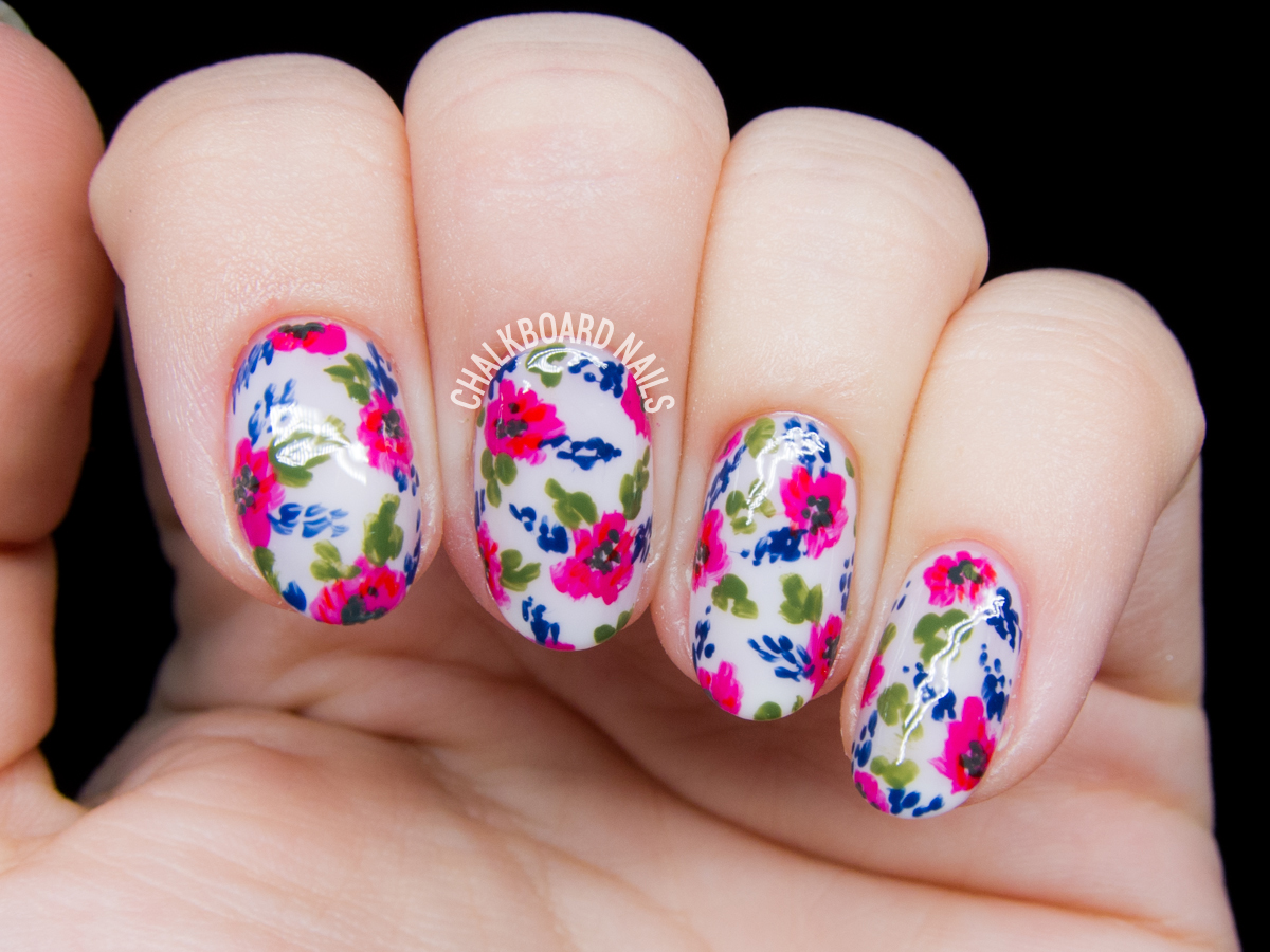 Floral nail art by @chalkboardnails