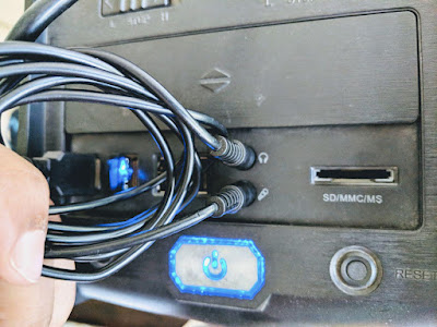 photo of male-to-male 3.5mm jack connecting speaker-out to mic-in