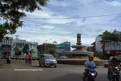 Bunderan alun-alun Kota Sukabumi Bunderan alun-alun Kota Sukabumi