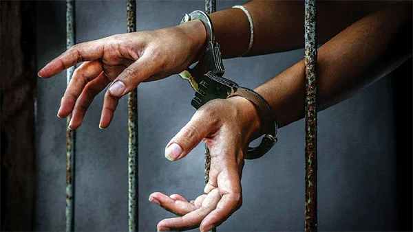 News, Kochi, Kerala, Police, Arrested, Accused, Hashish, Ganja, 40% Offer for hashish and Ganja in Kochi, 2 arrested 