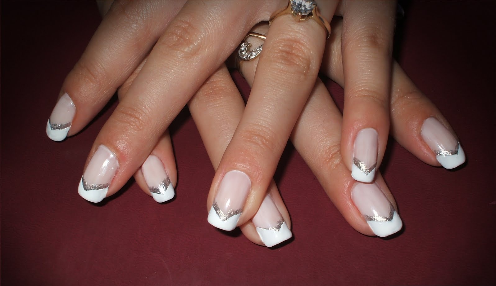 Unghii Tehnice Modele manichiura french alb