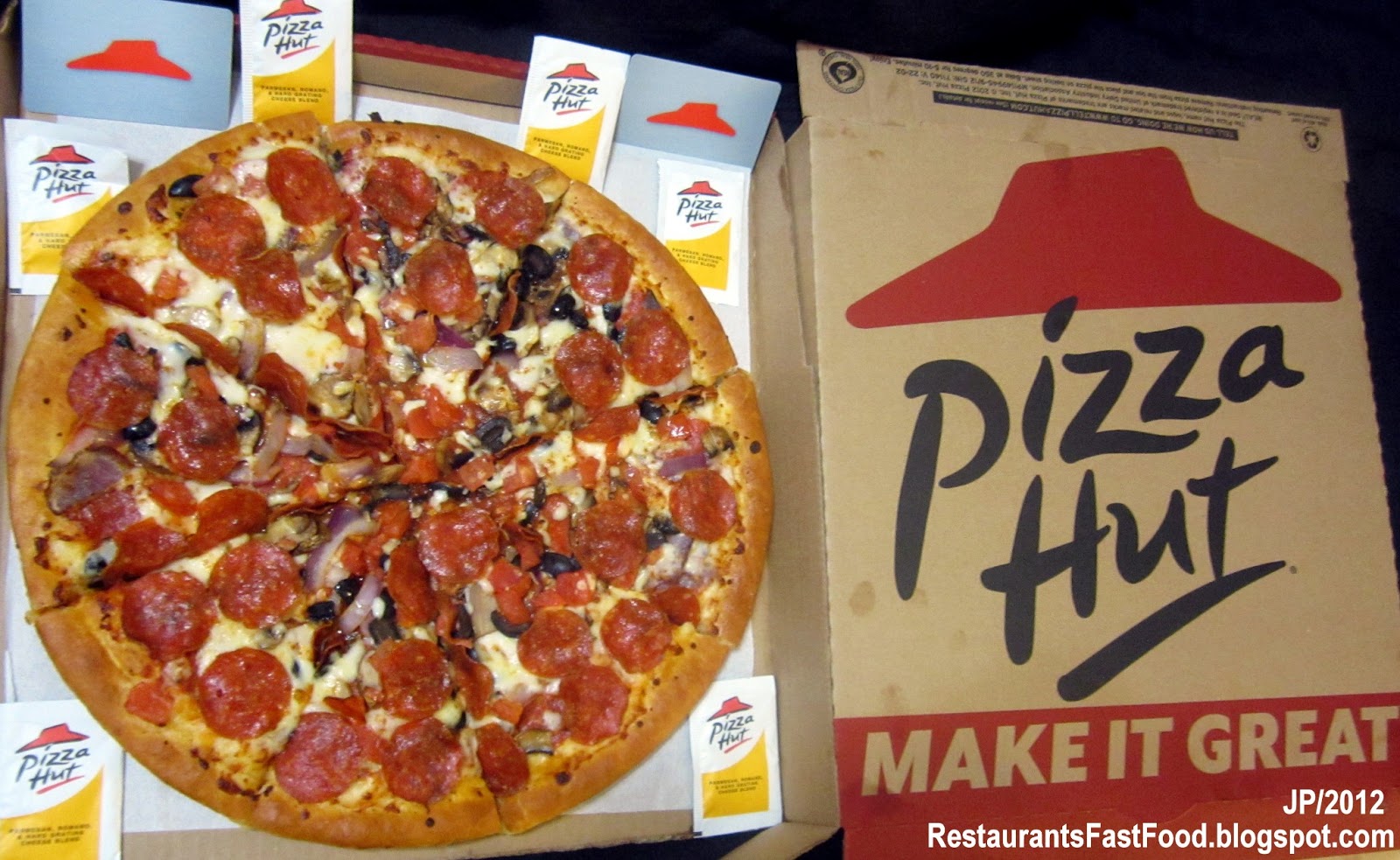 Пицца хат цена. Пицца хат. Пицца хат на картоне. PR кампании pizza Hut. Pizza Hut pizza Tower.