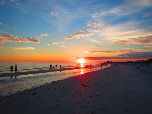 Beautiful Sunrise at Siesta Key Beautiful Golden Sunrise at Siesta Key