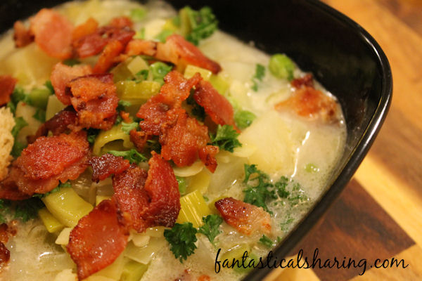 Potato Leek Soup with Bacon //  This delicious potato soup is paired with leeks and peas...and bacon! #recipe #soup #bacon #potato