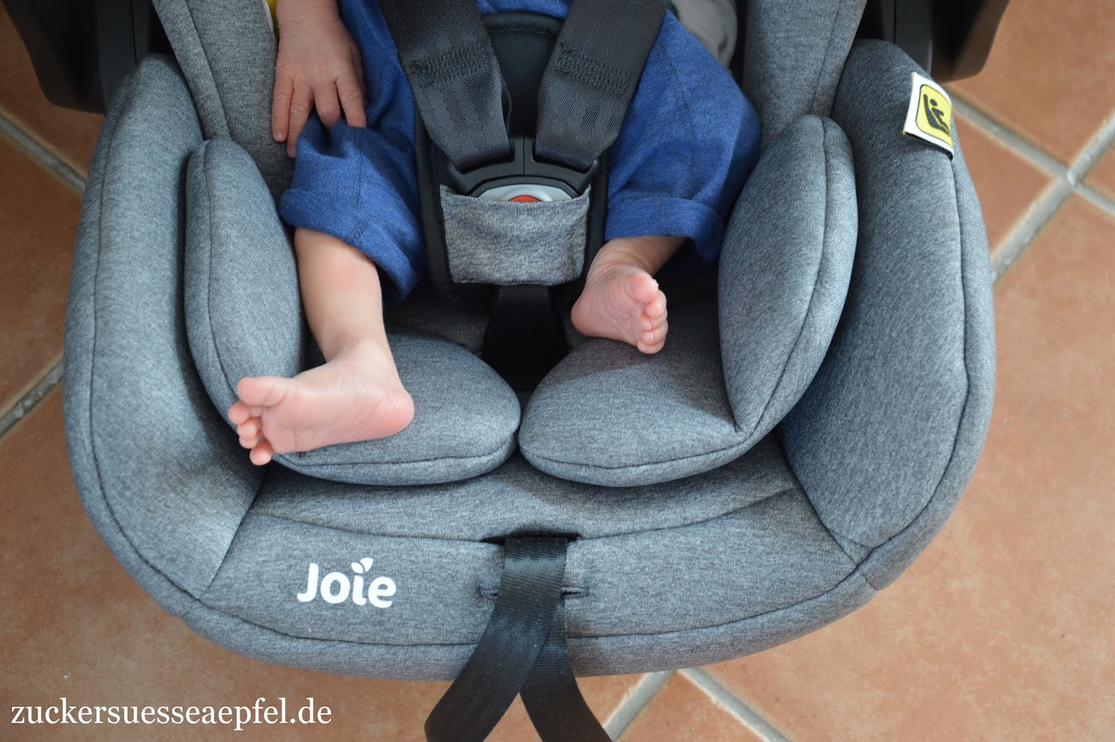 Sicher Autofahren mit der Babyschale i-Level von Joie
