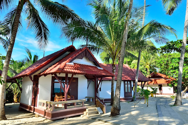 First bungalow beach resort chaweng beach koh samui bungalow beach resort best hotel in chaweng samui best price hotel Book hotel online First Bungalow Beach Resort Chaweng Beach Koh Samui best rate guarantee book the room online cheap hote