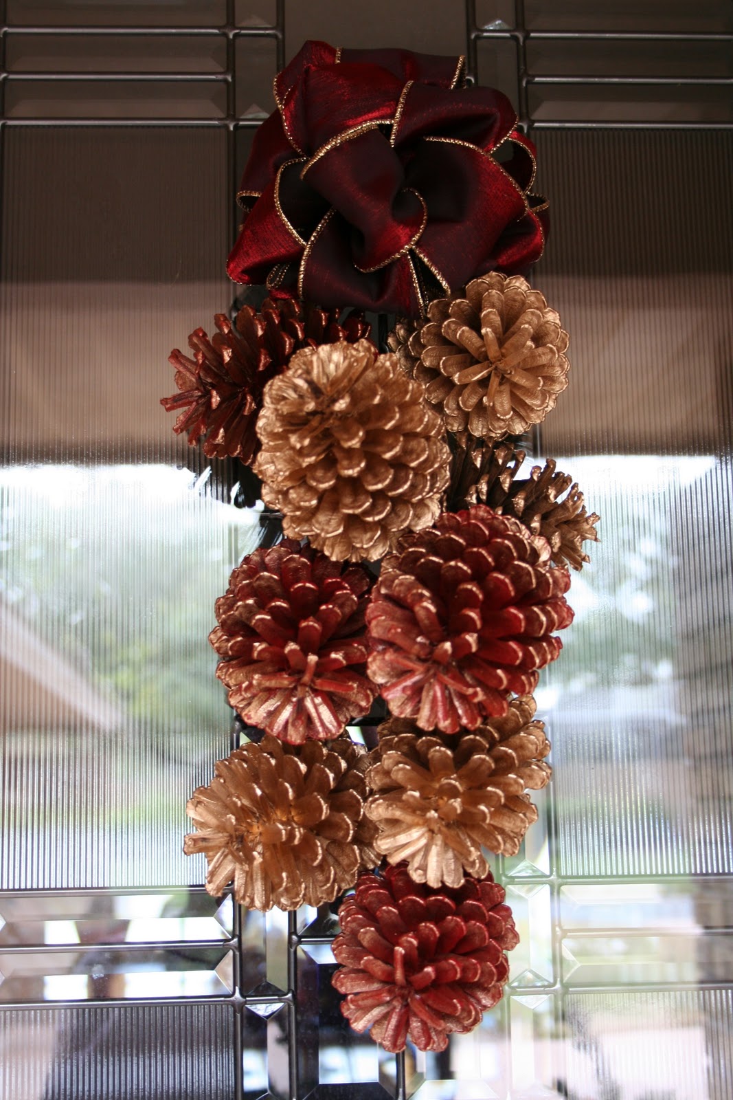 DIY180 Merry Christmas & Pine Cone Swag