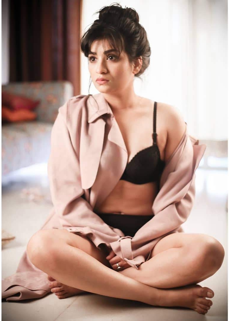 Sharmila Shinde stuns in a bikini photoshoot - मराठीshoots