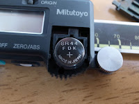 デジタルノギスの電池SR44の品番が… ミツトヨCD-15CデジタルノギスSR44酸化銀電池