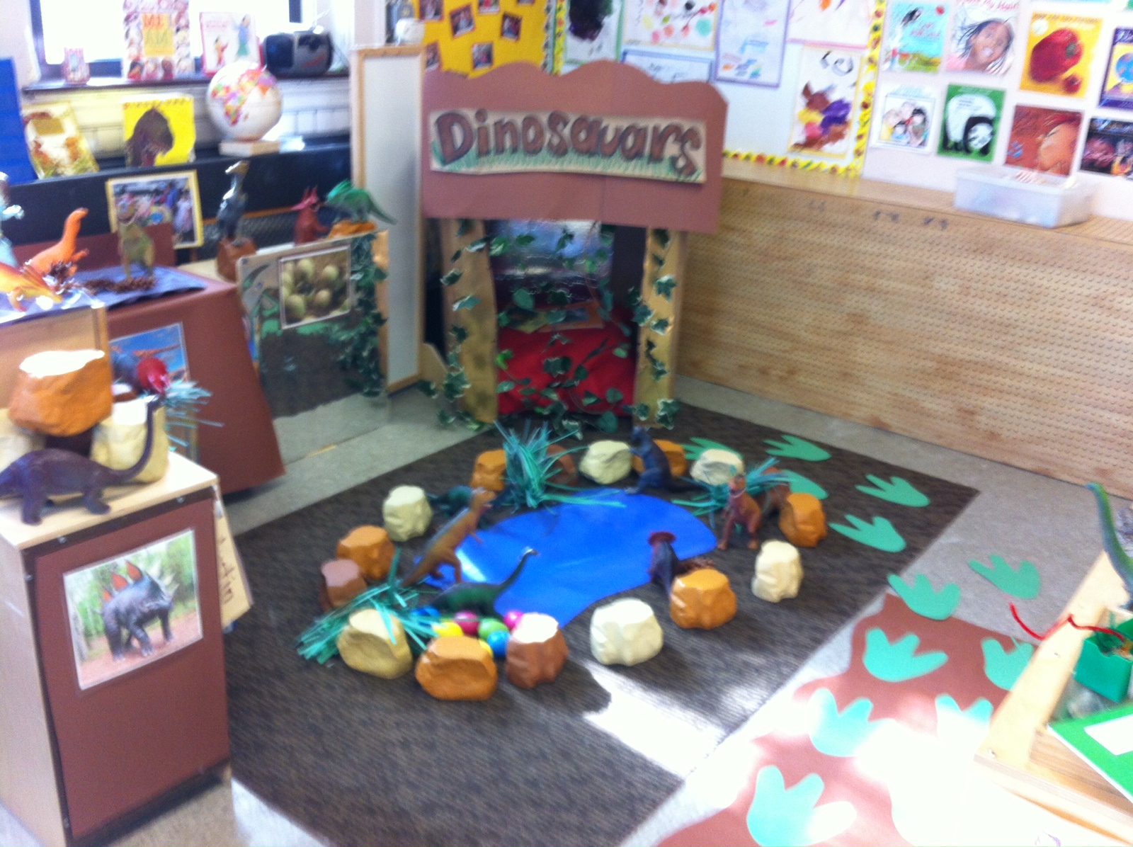dinosaur dramatic play activities for preschoolers