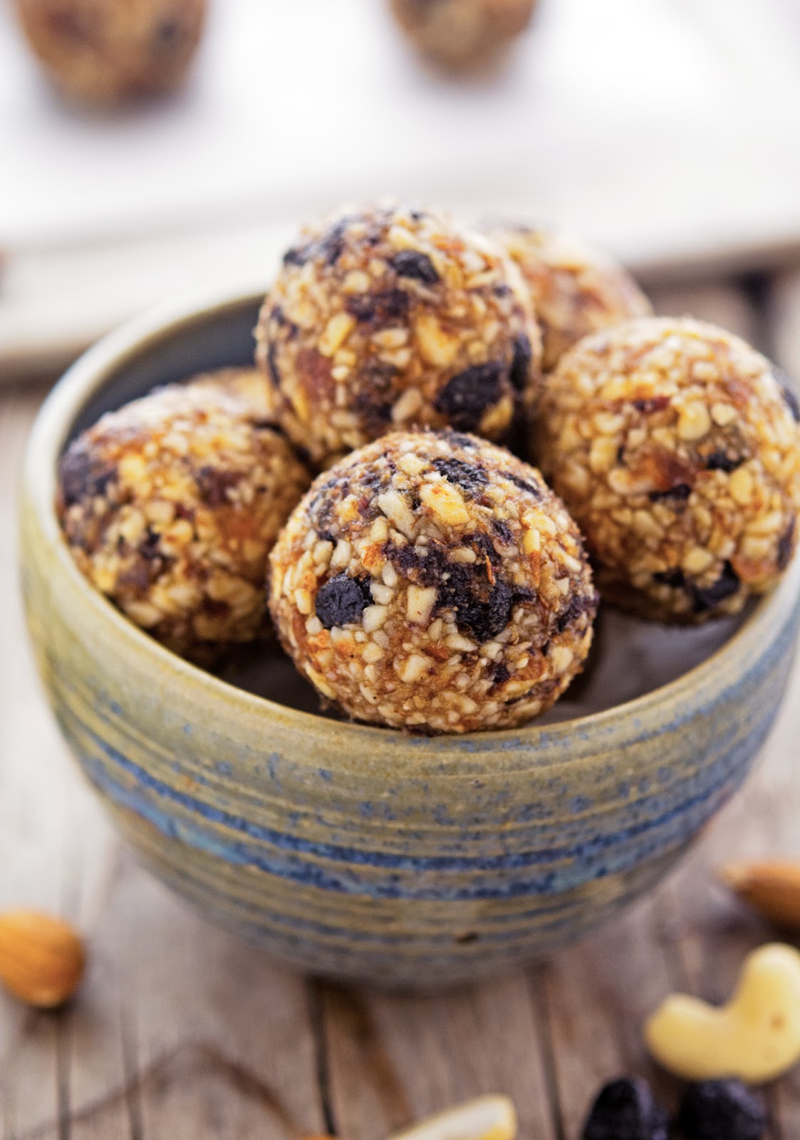 Homemade Blueberry Muffin Lärabar Balls