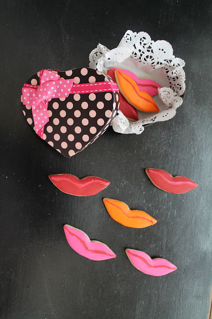 Valentines cookies packaging , valentines cookies, kiss cookies, lips cookies, The cookie couture, decorated cookies