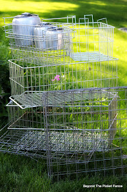 wire baskets, vintage, locket baskets, thrift store, http://bec4-beyondthepicketfence.blogspot.com/2015/10/small-town-thrifting.html
