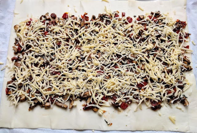 - Pikante Blätterteigschnecken