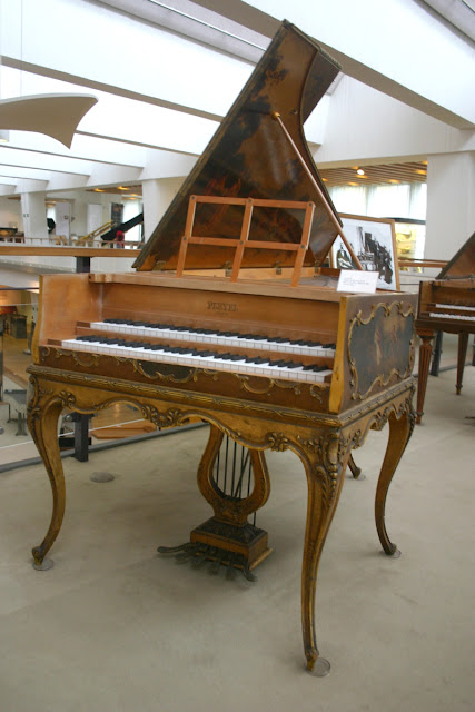 Musikumstrumenten-Museum  