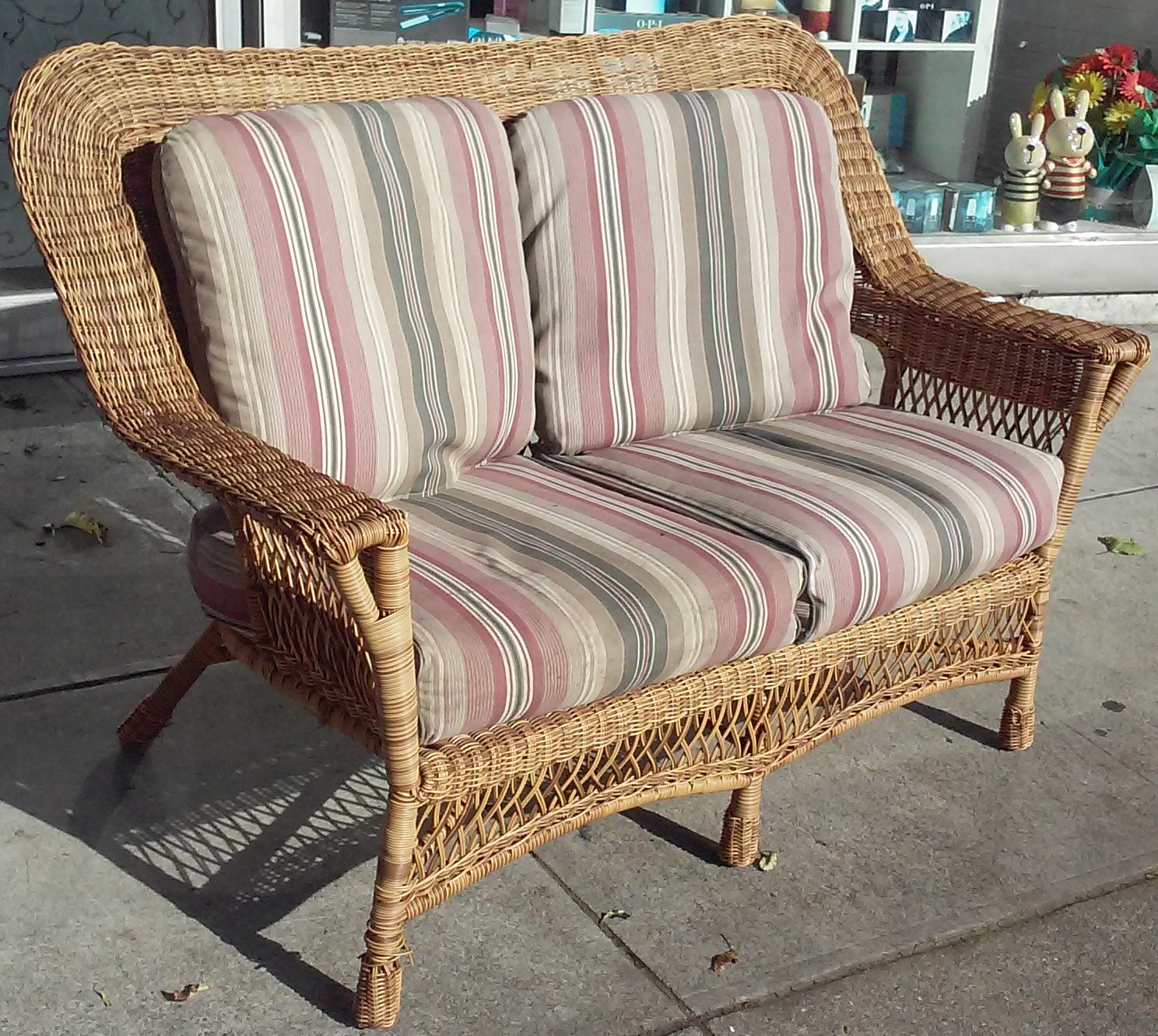 UHURU FURNITURE & COLLECTIBLES SOLD 14110 Victorian Style Wicker 54