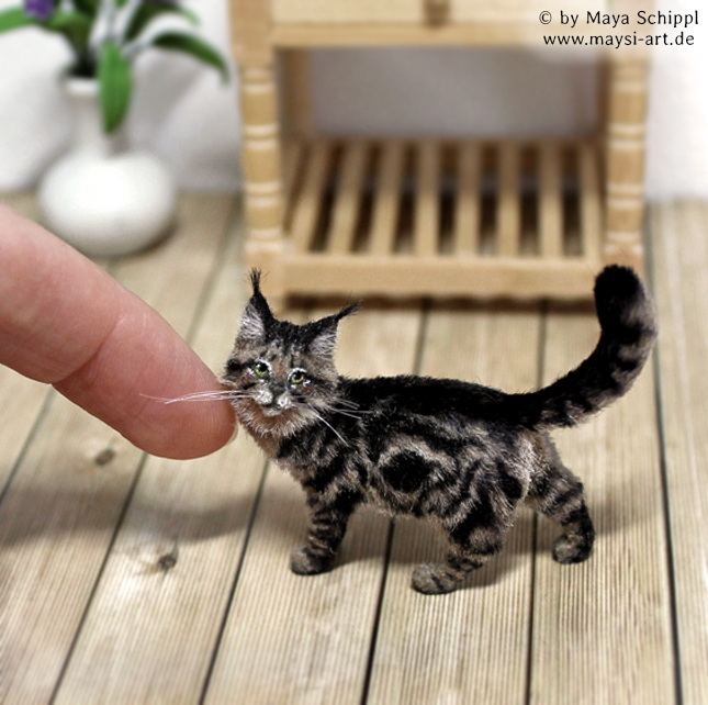 112 Scale Maine Coon Miniature Cat