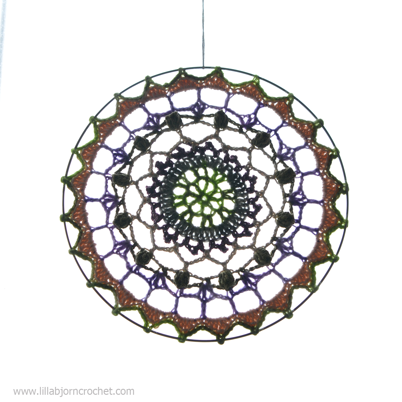 Spirit Mandala wall hanging - FREE crochet pattern by www.lillabjorncrochet.com