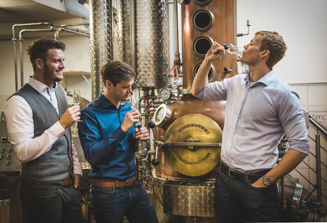 Erfinder des Loredry Gins sind die Wann:ing-Brüder Markus, Andreas und Stefan