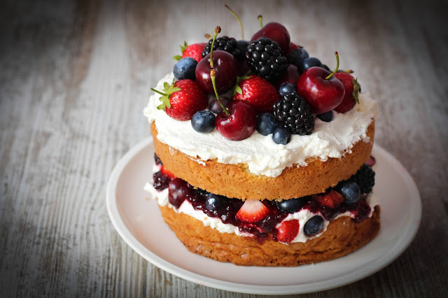 Naked cake frutos rojos