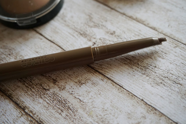 Catrice - Graphic Grace Eyebrow Pen in C01 Brown