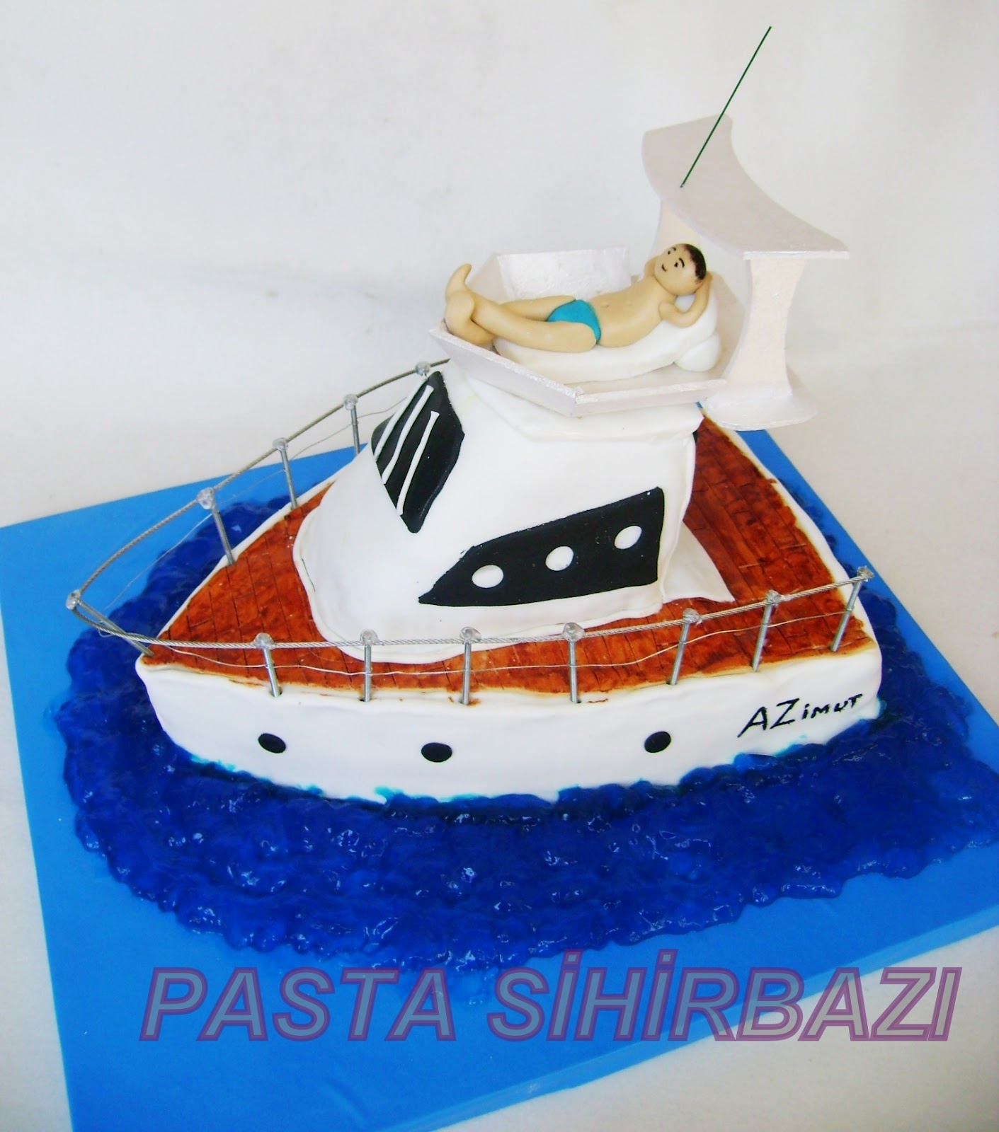 TEKNE ŞEKLİNDE PASTA PASTA SİHİRBAZI