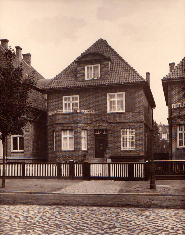 13 Amazing Photos Show the Interior and Exterior of A House in Hamburg