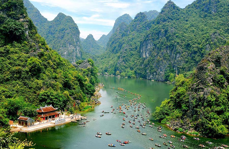 Trang An, Ninh Binh (Vietnam) Trang An, Ninh Binh (Vietnam)