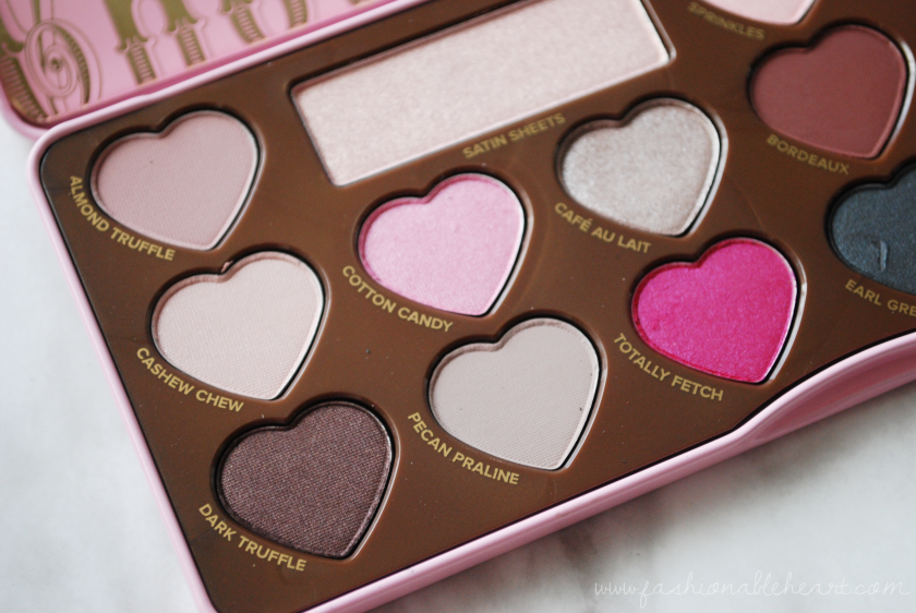 bbloggers, bbloggersca, too faced, chocolate bon bons, palette, product review, swatches, sephora, fingers, hand