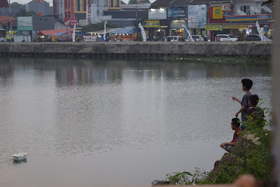 Bermain Perahu perahu mainan, danau pamulang,