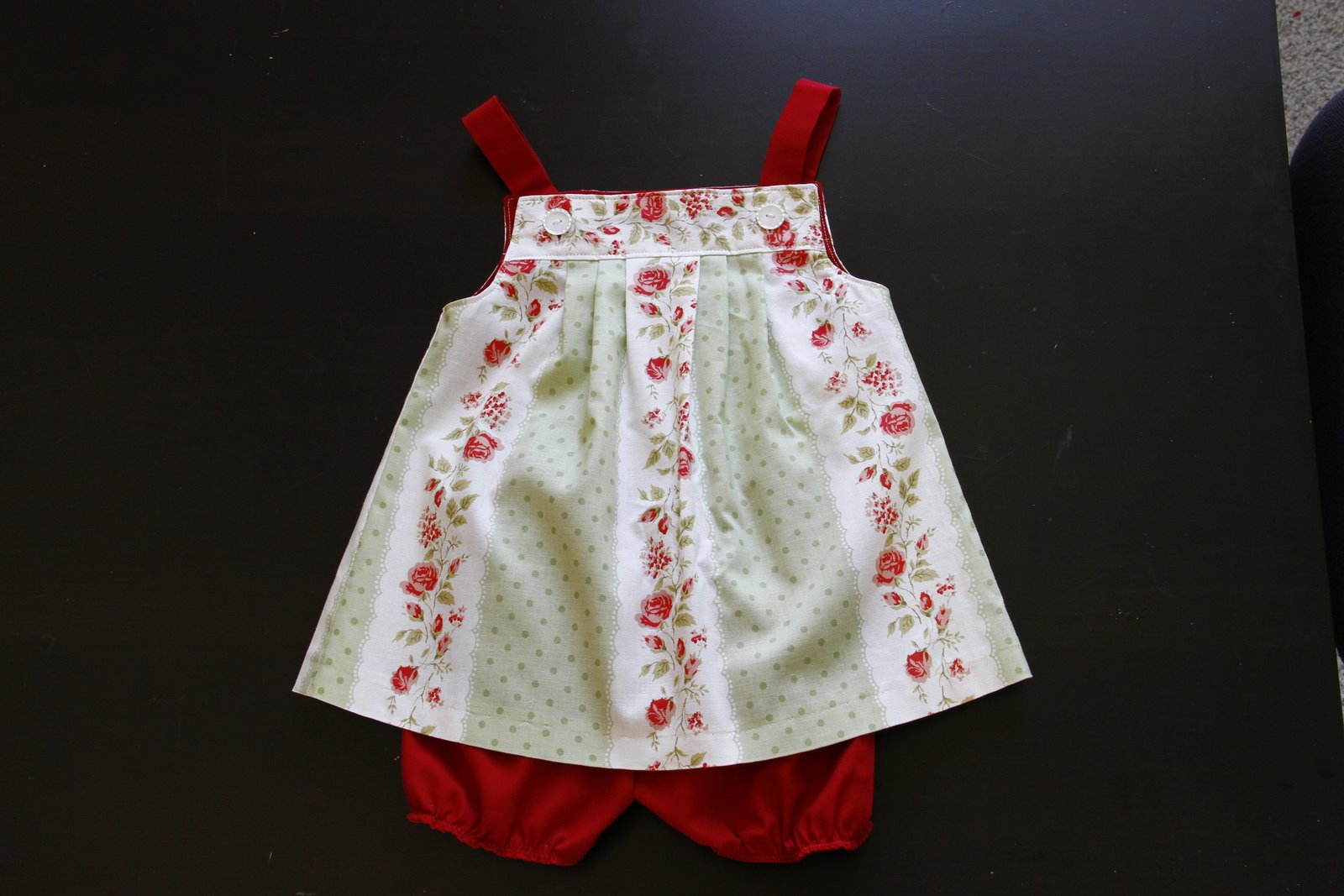 Cheapaholic Baby girl jumper with bloomers