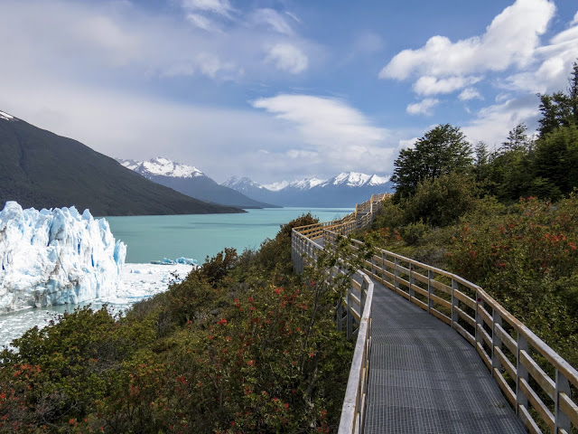 2 Week Patagonia Itinerary: Boardwalk at Perito Moreno Glacier in El Calafate Argentina