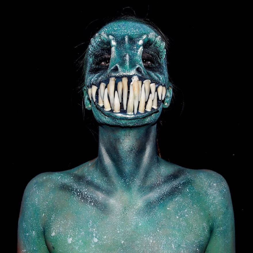 04-Lara-Wirth-Armageddon-Painted-Turning-into-Monsters-with-Body-Painting-www-designstack-co