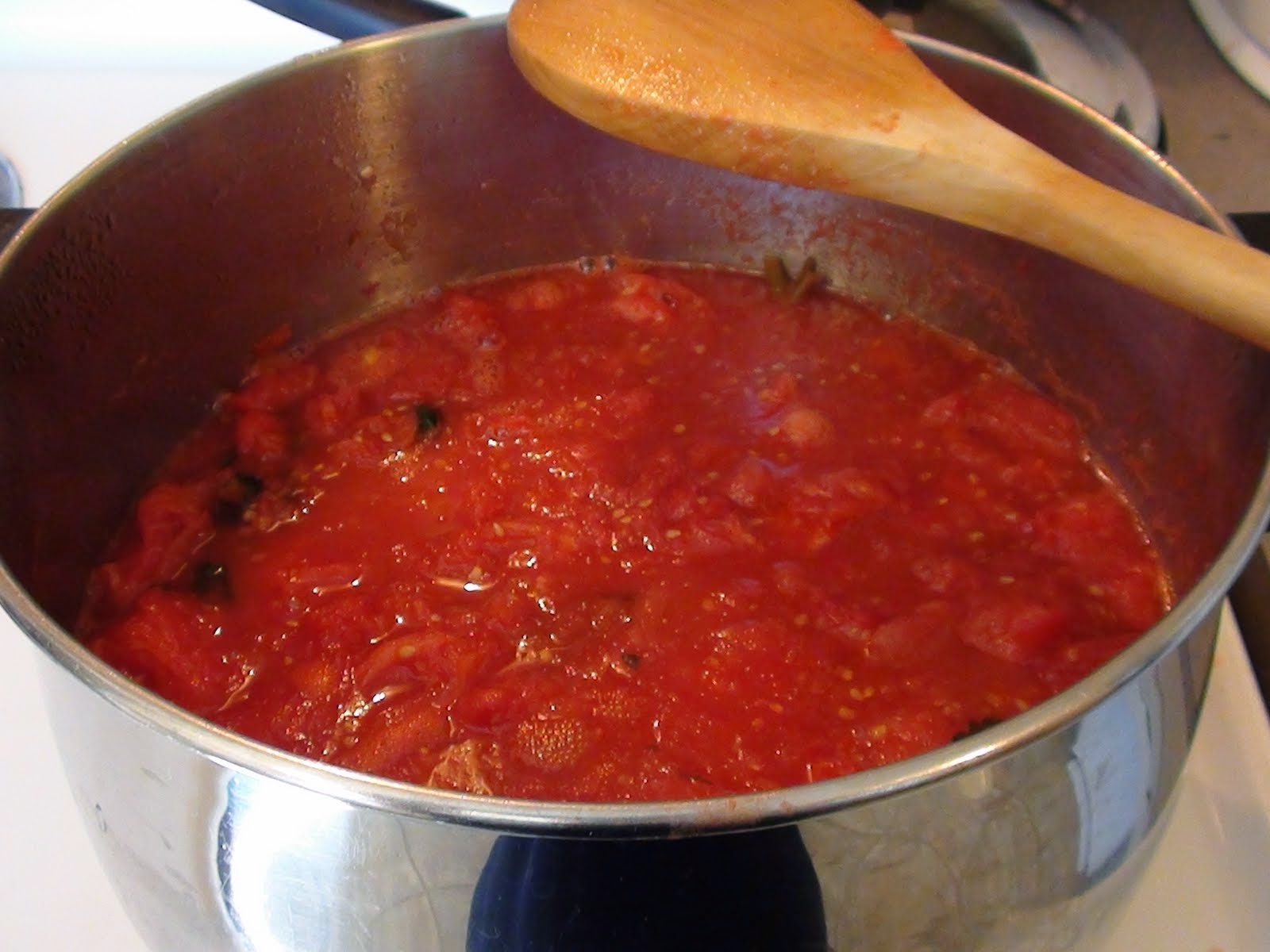 zsuzsa is in the kitchen: RUSTIC TOMATO SAUCE