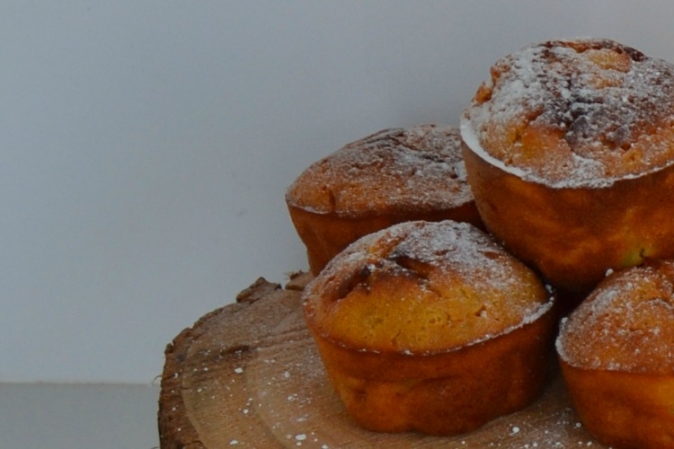 Magdalenas de pera y chocolate blanco