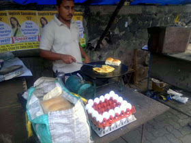 our world tuesday, image-in-ing, bread, eggs, street, food, street photo, street photography, lower parel, mumbai, india, 