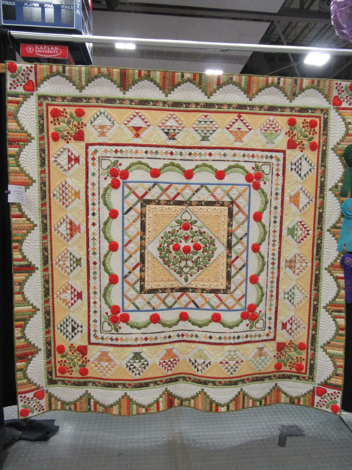 Busy Thimble Visitors and More Maine Show Quilts
