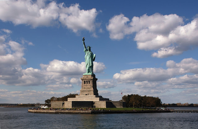 10 عجائب معمارية مدهشة من العصر الحديث Statue-of-Liberty-New-York-USA