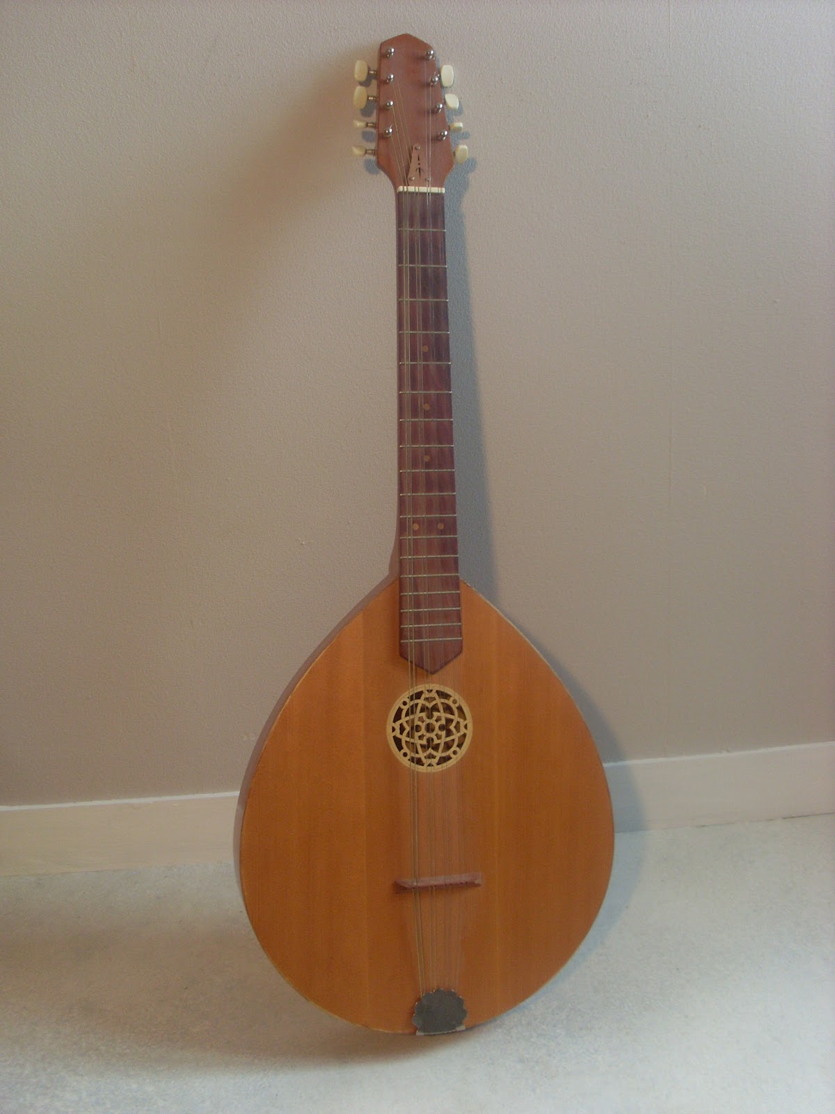 Collection d'instruments à cordes Photo n°23 Bouzouki