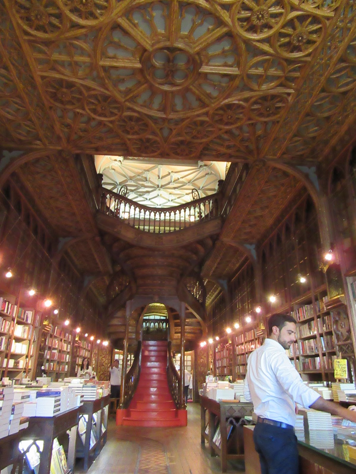 ガラスに魅せられて Charan S Blog 北スペイン ポルトガル旅行記 １０ ポルト Porto 美しい本屋 レロ イ イルマオン