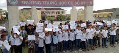 Những đứa trẻ này đã biết thế nào là biểu tình?