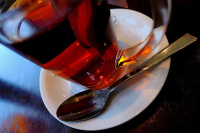 Egy csésze tea A multutasking szünetében: egy csésze tea