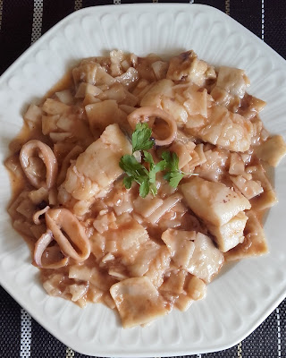 Gazpachos marineros con bacaláo fresco y calamar.