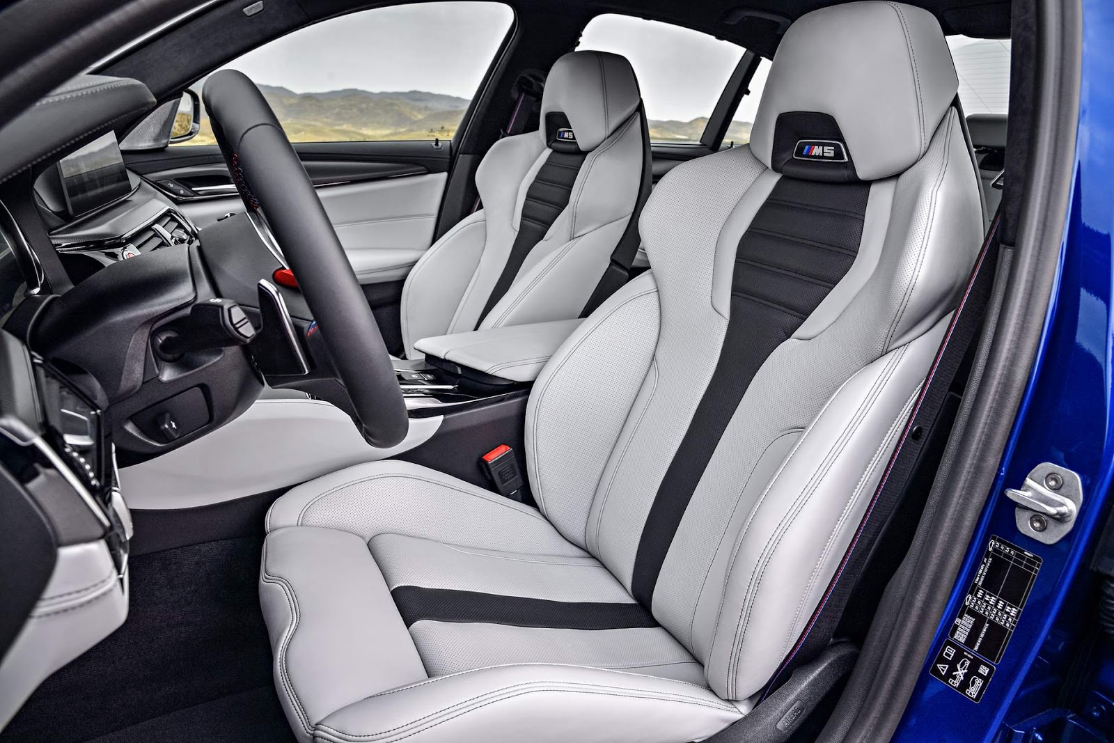 BMW M5 2018 xDrive: detalhes e especificações - vídeo