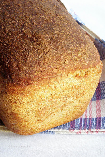 Chleb pszenny na zakwasie z otrębami
