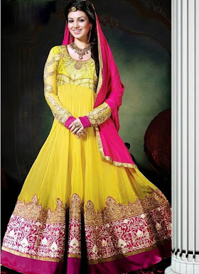 Old is gold. This South Asian style of bridal mehndi dress is pure example.