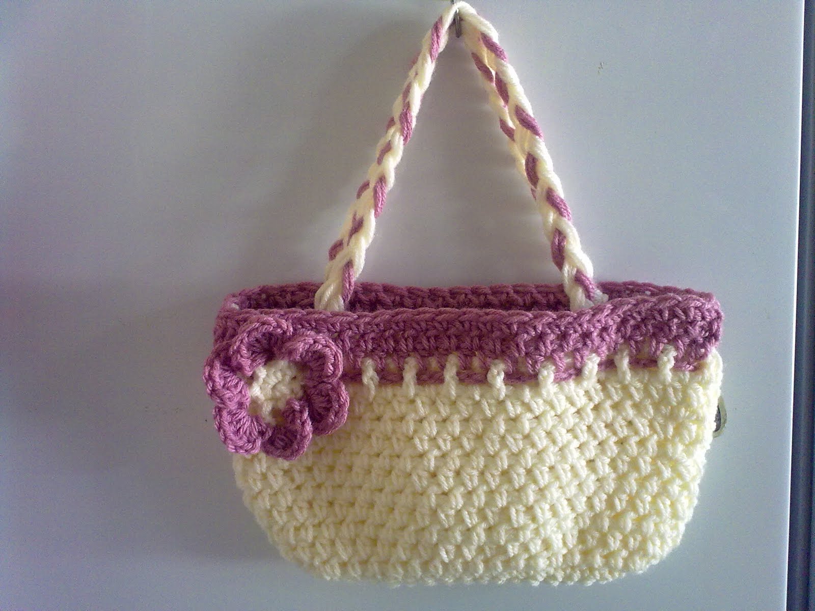 small town lulu: Crochet little girl's bag........