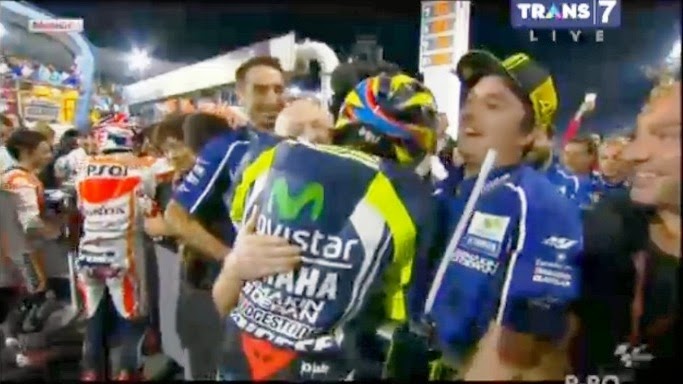 MotoGP : Sikuit Losail Qatar . . Marc Marquez finish pertama , Rossi ke 2 dan Pedrosa ke 3 
